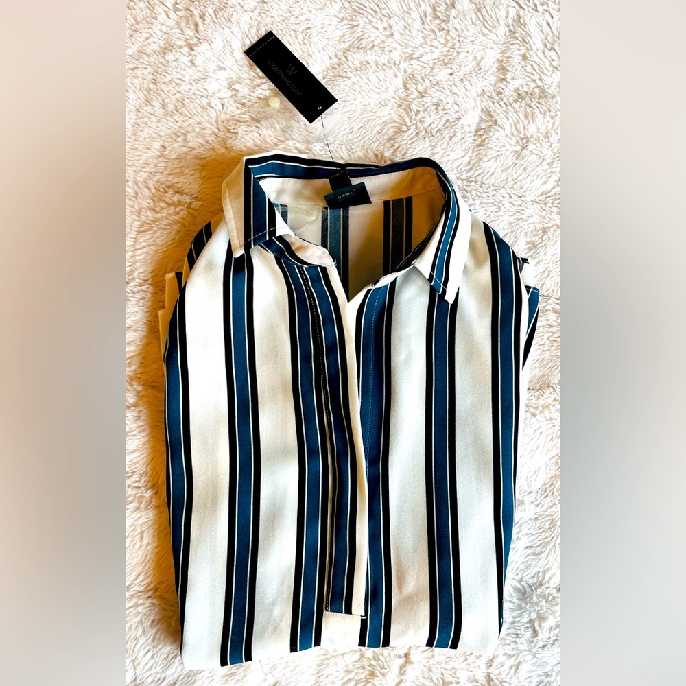 Worthington NWT women’s long-sleeved shirt.